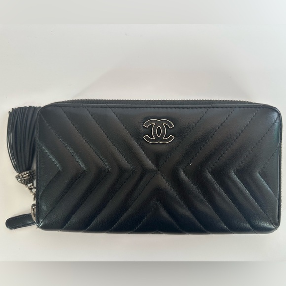 Chanel Black Calfskin Zippy Wallet with Iconic Tassel Detail & Gunmetal Hardware - Picture 1 of 13